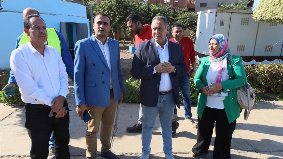 رئيس شركة مياه الغربية خلال الجولة