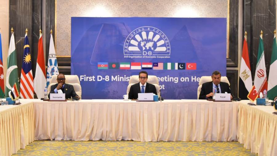وزير الصحة يترأس اجتماع الدول الثماني