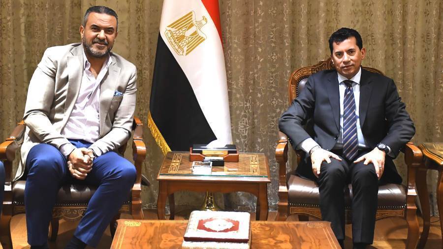 د. أشرف صبحى ومحمد عبد المطلب رئيس مكتب NBA بمصر