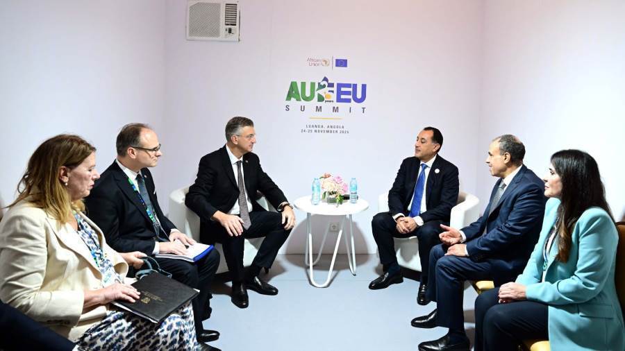 رئيس الوزراء مع رئيس وزراء جمهورية كرواتيا