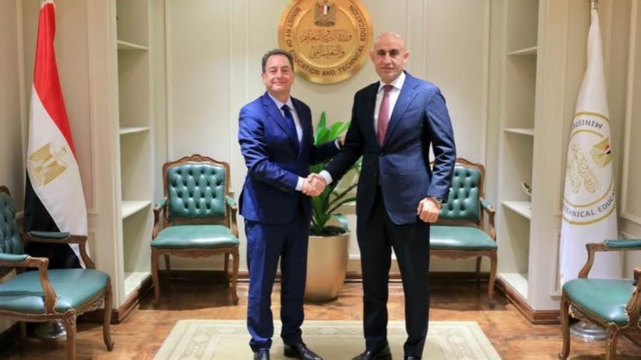 وزير التربية والتعليم والسفير الفرنسى