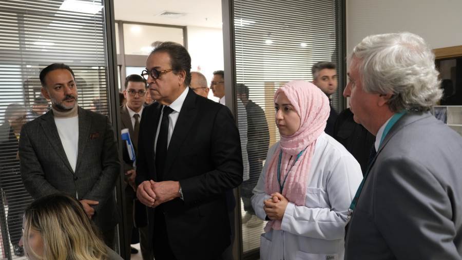 وزير الصحة في أكبر مدينة طبية بأوروبا في اسطنبول