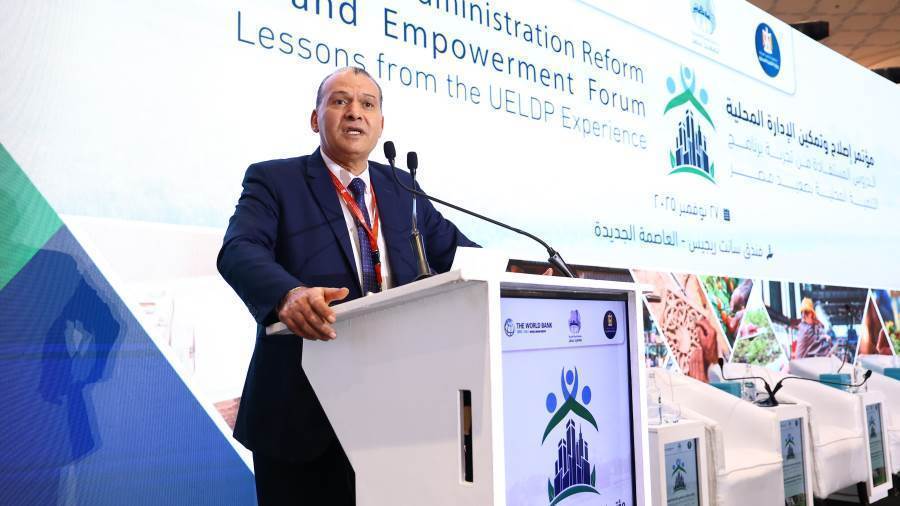 د.هشام الهلباوي يلقي البيان الختامي لمؤتمر تمكين الإدارة المحلية