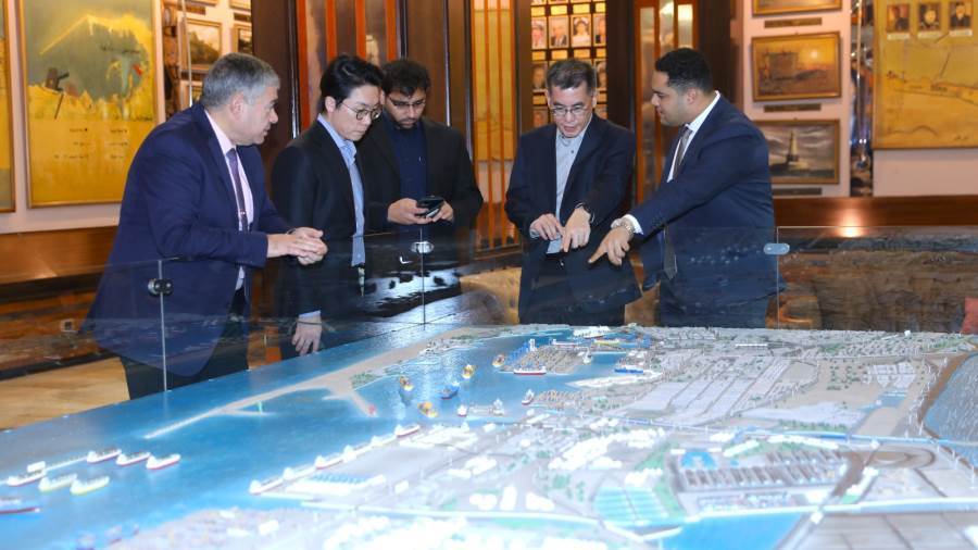 ميناء الإسكندرية يستقبل وفدا سنغافوريا رسميا لبحث تعزيز التعاون البحري والاستثماري