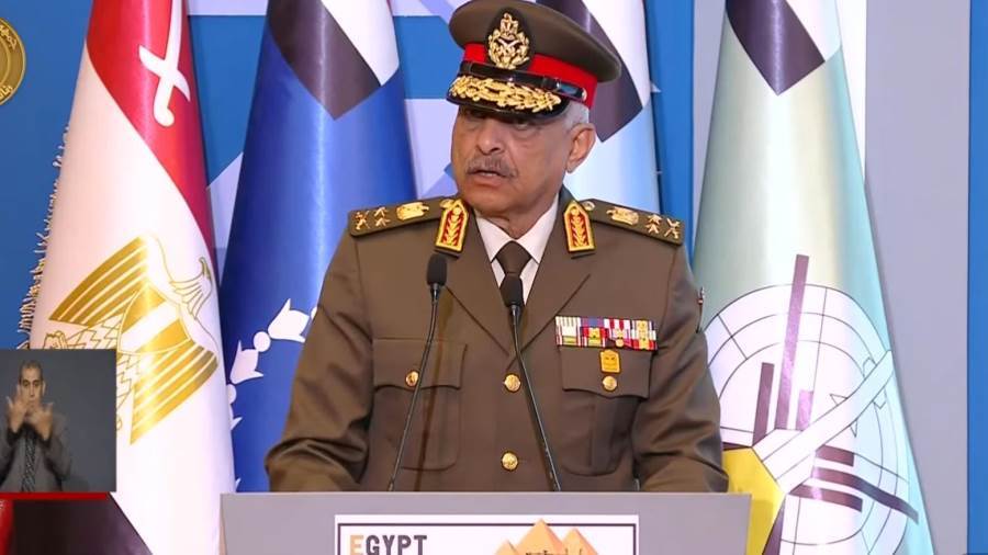 وزير الدفاع والإنتاج الحربي الفريق أول عبد المجيد صقر