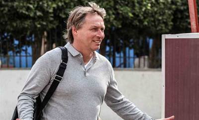 مايكل ليندمان: كارتيرون أخطأ بتدريب الزمالك.. الأجواء غير مستقرة