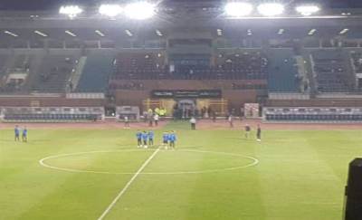 لاعبو الزمالك يعانون ملعب ستاد السلام