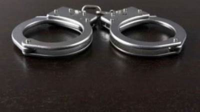 ضبط متهمين احتجزا شابا من ذوي الاحتياجات الخاصة