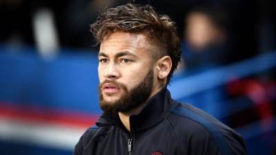 نيمار ومارتينيز بديلا ميسي حال الرحيل عن برشلونة