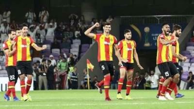 الكاف يعاقب الترجي قبل مواجهة الزمالك 