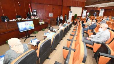 وزير الإسكان يوجه بحصر جميع مخالفات البناء بالمدن الجديدة