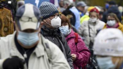 إصابات كورونا حول العالم تتجاوز 113.67 مليون حالة