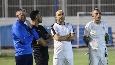 كارتيرون يجتمع بجهازه المعاون 