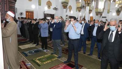 قيادات بنى سويف وجموع المواطنين يؤدون صلاة عيد الفطر 