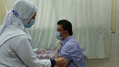 تطعيم أعضاء هيئة التدريس والعاملين بجامعة بنها ضد فيروس كورونا