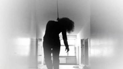 النيابة تحقق فى لغز العثور على جثة فتاة معلقة بسقف غرفتها