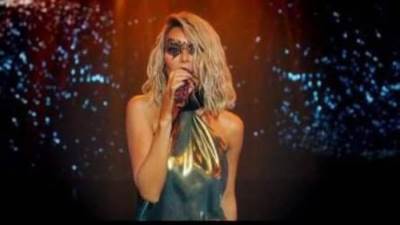 بالصور _ مايا دياب تغني لأول مرة أحلي كلام على مسرح شاهد