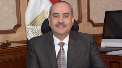 وزير الطيران يبحث مع رؤساء شركات الطيران المصرية خططها لتنشيط السياحة