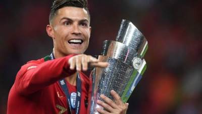 تطورات إريكسن ورقم قياسي لرونالدو وغياب "البدري" وإصابة "بيكهام" وماجد سامي يدعم "تبرعات الزمالك"