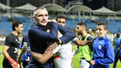 كارتيرون يُحفز لاعبي الزمالك لتخطي المقاصة في الكأس