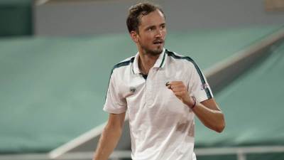 الروسي ميدفيديف يفوز ببطولة "مايوركا للتنس"