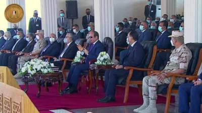 بث مباشر .. الرئيس يتفقد المعدات والمركبات والآلات الهندسية المشاركة في مبادرة حياة كريمة‎