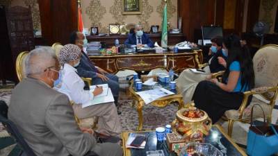 محافظ المنيا يبحث مع وفد التضامن الاجتماعي انطلاق حملة رفع الوعي بقرى المبادرة الرئاسية "حياة كريمة"