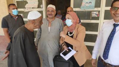 وكيل وزارة الصحة بسوهاج تتفقد عددا من الوحدات الصحية بالمحافظة للمتابعة