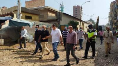 محافظ الشرقية يتفقد أعمال الرصف والتطوير بشوارع بلبيس