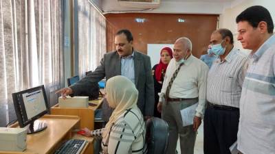 "سمير" يتفقد معامل التنسيق الإلكتروني بجامعة بنها