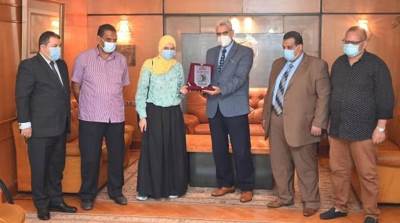 جامعة الفيوم تكرم الطالبة الثالثة على مستوى الجمهورية في الثانوية العامة