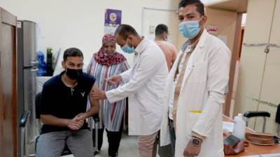 تواصل حملة تطعيم "فيروس كورونا" لمنسوبي جامعة سوهاج