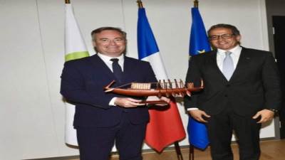 وزير السياحة والآثار يلتقي نظيره الفرنسي بباريس