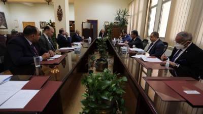 رئيس جامعة الزقازيق يجتمع باللجنة العليا للإشراف على انتخابات الاتحادات الطلابية