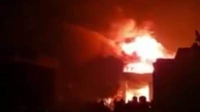 الحماية المدنية تسيطر علي حريق شب بمصنع للبلاستيك بالشرقية