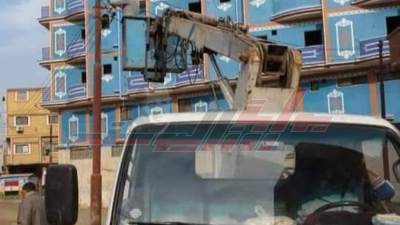 حملات مكثفة لرفع المخلفات وصيانة أعمدة الإنارة ببيلا في كفر الشيخ