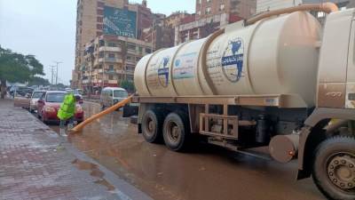 سحب مياه الأمطار بالشوارع عقب موجة الطقس السيئ في القليوبية