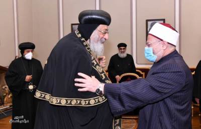 مفتي الجمهورية يهنئ البابا تواضروس الثاني بعيد الميلاد المجيد
