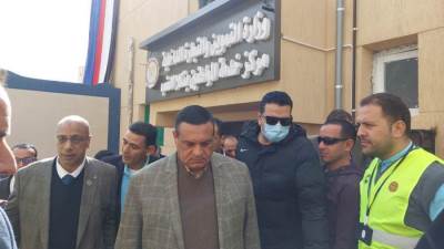 محافظ البحيرة يتفقد مكتب التموين النموذجي بقرية نكلا العنب