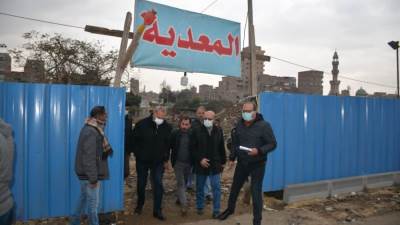 محافظ القليوبية يتفقد أعمال إنشاء 45 محلًا للباعة الجائلين وللشباب بشبرا