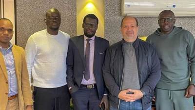 وفد سنغالي يزور اتحاد الكرة للترتيب للقاء مصر والسنغال بتصفيات المونديال