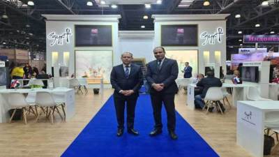 سفير مصر في روسيا يتفقد الجناح المصري في المعرض السياحي الدولي بموسكو