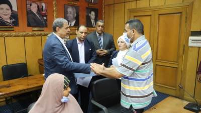 القوى العاملة: صرف 1.3 مليون جنيه مستحقات تعويض 12 وثيقة تأمين لأسر العمالة غير المنتظمة