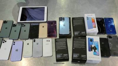 جمارك مطار برج العرب الدولي تضبط محاولة تهريب عدد من الهواتف المحمولة