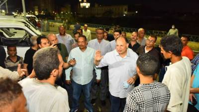 محافظ أسيوط يتفقد المواقف العامة للتأكد من التزام السائقين بالتعريفة الجديدة