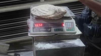 ضبط ٦ مخابز قاموا بالتصرف في ١٤٥ شيكارة دقيق بالسوق السوداء بالبحيرة