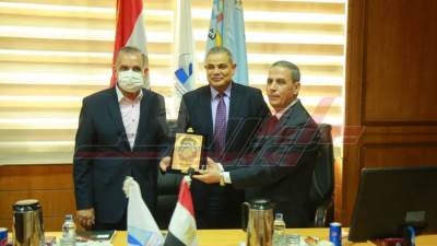 محافظ كفر الشيخ يهنئ رئيس الجامعة كفر الشيخ ويكرم النائبين