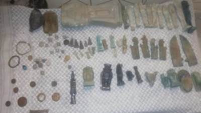 ضبط 79 قطعة أثرية بحوزة شخص بالجيزة بقصد الاتجار