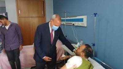 محافظ القليوبية يطمئن على رئيس مباحث القناطر.. أصيب خلال مداهمة وكر مخدرات