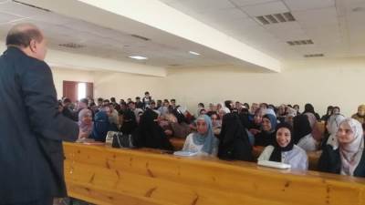 ندوة للتوعية بخطورة التدخين بالمعهد الفنى التجاري 